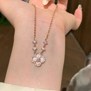 AE Dây chuyền cỏ bốn lá vỏ hồng dành cho nữ thiết kế thời trang độc đáo sang trọng nhẹ nhàng dây chuyền xương quai xanh mang lại cảm giác độc đáo và cao cấp vòng cổ choker hợp xu hướng.