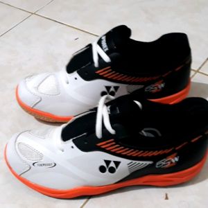 sepatu badminton pria / sepatu bulutangkis pria  bagus lembut dan nyaman / sepatu badminton anti slip