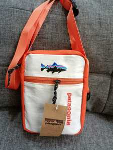 Slingbag Patagonia Nylon Sporty Grafis Polos - Gaya Korea 2024