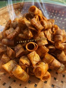 กล้วยม้วนอบเนย หอม กรอบ สดใหม่จากโรงงาน 2 ถุงใหญ่ขนาด 1กิโลกรัม 135 บาท ผลิตเองทุกขั้นตอนรับประกันความกรอบ หวานน้อย กล้วยน้ําหว้าอบเนย