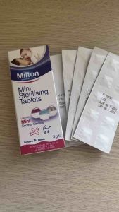 Hộp 50 viên tiệt trùng milton và cốc tiệt trùng