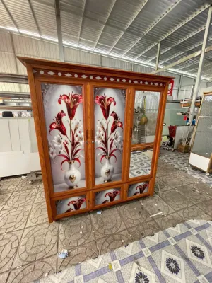 💎 Thanh lý tủ quần áo nhôm kính 3 cánh – hoa văn sang đẹp