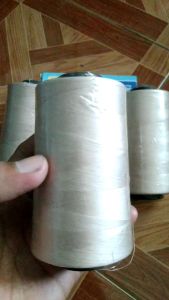 Benang jahit 40/2. isi 5.000 yard. warna krem