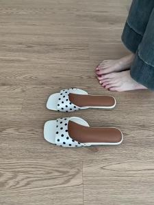 2026 New Summer Fashion Women Open Toe Polka Dot Slippers Fashion Slip On Ladies Comfort Outdoor Flats Dress Slides2026