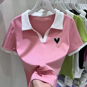 【ผ้าฝ้าย100% 】แฟชั่นการถ่ายภาพสด Avocado สีเขียวแขนสั้นผู้หญิงผ้าฝ้ายเสื้อโปโลเกาหลีรุ่นประณีตหัวใจเย็บปักถักร้อย Casual V คอ Lapel เสื้อยืด Lady เสื้อ