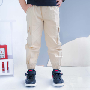 Lily And Clark Celana Panjang Cargo Joger Anak Laki-Laki Warna Cream CJ01