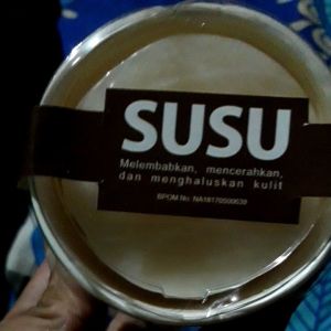 SABUN SUSU  HERBAL ADUZZE MILK SOAP PEMUTIH PELEMBAB PENCERAH KULIT WAJAH DAN BADAN ALAMI