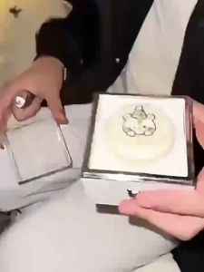 Bear Flip Ring Box Light Candles Spinning Mini Cake Rotating Creative Automatic Flip Wedding Gift