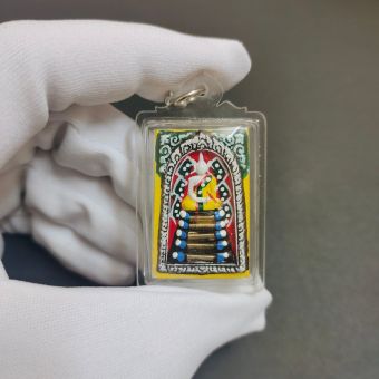 รูปจากผู้ขายบน Lazada: พระสมเด็จ หลวงพ่อคูณ ตะกรุด ๕ ชั้น หลังฝังตะกรุด วัดบ้านไร่ จ.นครราชสีมา สินค้าถ่ายจากภาพจริง ตั้งราคา ฿129