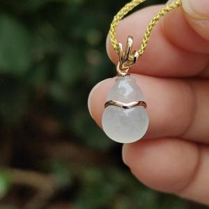 High Quality SG New Arrival crafted as small Gourd on Natural Type A Jadeite Jade set with 18k gold as pendant certificate weighs 1.01 grams measurement 18.9 * 8.3 * 4.3 mm (18kp75)