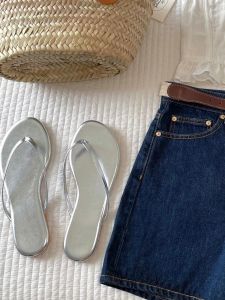 [Free Shipping] Silver Flip-Flops For Women Summer Outdoor Wear 2025 New Fashion Flat Sandals Beach Shoes Large Size
