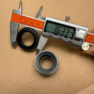 Compo 2 bộ: Phớt máy bơm có trục 20mm mặt đá 36mm lò xo ngắn.