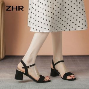 [Free Shipping] Womens Summer New Soft Leather Versatile Buckle Strap Chunky Mid-Heel Black Ultra-Soft Roman Sandals