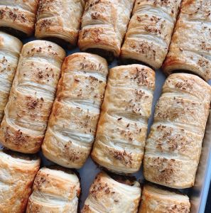Pork & Fennel Sausage Roll Box / ซอสเสจโรลหมูและเฟนเนล กล่อง 3 ชิ้น