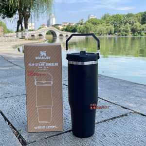 Stanley MOQ Stanley30oz Tủ làm mát ô tô di động có thể gấp gọn màu trơn và kèm cốc giữ nhiệt.