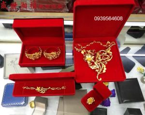 Hộp vải nhung đựng kiềng trang sức cưới size 19 x 19 cm
