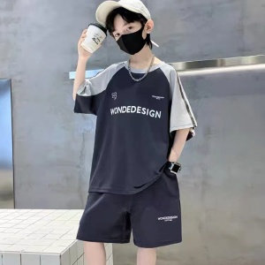 ชุดเซ็ทเด็กชายแฟชั่น ชุดสปอร์ต ระบายอากาศได้ เหมาะสําหรับฤดูร้อน เวอร์ชั่นเกาหลี ใหม่ หล่อ【จัดส่งจากประเทศไทย】