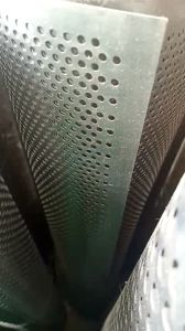 Tôn dầu đục lỗ lưới ruồi lỗ 4 li6 li8 li dày 4.5zem (Tấm 2mx1m dày 4.5zem)