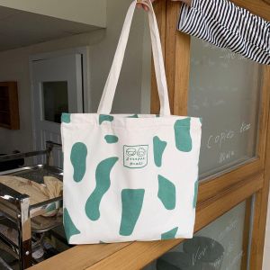 🐄กระเป๋าสะพายข้าง รุ่นใหม่ยอดฮิตลายวัว🔥 2753 เนื้อผ้าหนางานมีซิบ กระเป๋าไส่ของใบใหญ่ จุของได้เยอะมาก กระเป๋าผ้าหนาทนทาน