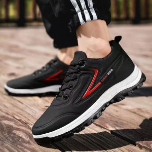 Wulove สุดเท่ห์ รองเท้าผ้าใบคุณผู้ชาย ดีไซน์สุดสปอร์ต มากับวัสดุหนังเทียมผิวดีเนียบกริ๊บ โทนสีดำใส่ง่ายเข้าได้กับทุกชุดและทุกงาน จะเที่ยวหรือทำงานก็ครบจบในคู่เดียว