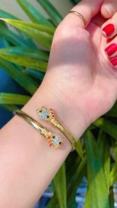 GELANG GOLD CUFF 2KEPALA HELLO KITTY FULL BERLIAN BERKILAU  ( COD )