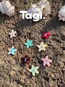 Tagi.《 ทำให้ผู้คนมีความสุข 》 ขาตั้งโลหะ เคสศัพท์หนังรูปหัวใจ เหมาะสำหรับ iPhoneHot