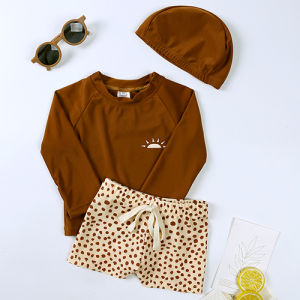 ชุดเด็กว่ายน้ำสูท3ชิ้นชุดฤดูร้อนพิมพ์ครีมกันแดดชายหาดชายทะเลเสื้อเด็กวัยหัดเดินแขนยาว + กางเกงขาสั้น + หมวกชุดว่ายน้ำอาบแดด9M-7T