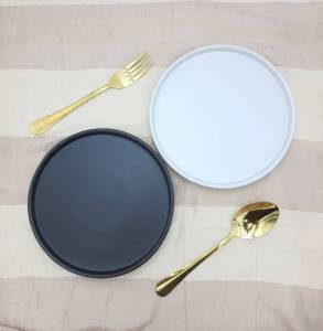จานกลม เซรามิค สไตล์โมเดิร์น ยกตัว 4 สี ขาวด้าน ดำด้าน ขาวเงา และ ดำเงา สร้างร่วม 2 ขนาด 6 นิ้ว และ 8 นิ้ว