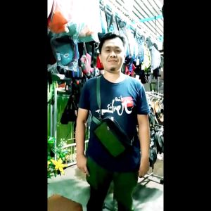 TAS SELEMPANG MBOS HITAM QUICK TRIPLE