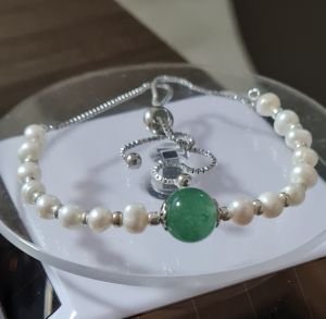Fresh Water Pearl with Green Strawberry Bracelet