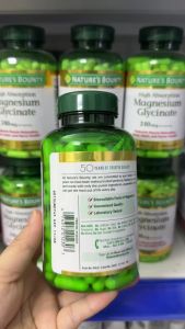 Nature’s Bounty High Absorption Magnesium Glycinate Magie Glycinate Hỗ Trợ Cơ Bắp Xương Thần Kinh - - Góp phần duy trì sức khỏe xương. - Magie tham gia vào nhiều quá trình chuyển hóa và hoạt động sinh lý bình thường của cơ thể. - Dạng Magnesium Glycin