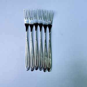 Combo 10 nĩa inox cao cấp 3 chia PHP8828 kích thước 14cm rộng 1cm dày 1.5ly Combo 10 nĩa inox cao cấp 3 chia PHP8828 mang đến sự tiện lợi và đẳng cấp cho mỗi bữa ăn của bạn. Sản phẩm được thiết kế với chiều dài 14cm rộng 1cm và độ dày 1.5ly đảm bảo đ