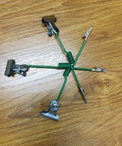 Kẹp lò xo hai đầu wobbler V09 sale quảng cáo chuyên dùng tại cửa hàng shop thời trang quần áo túi xách siêu thị thực phẩm dùng để kẹp giấy sale giảm giá giấy ghi giá sản phẩm CTKM