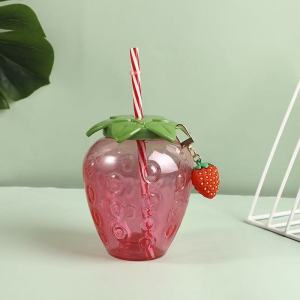 500ml Strawberry Straw Cup Food Grade PP Wide Application Milk Coffee Straw Cup for Home Drinkware