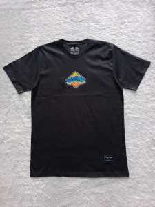 Anyway Kaos Pendek "Mountain" Black 564