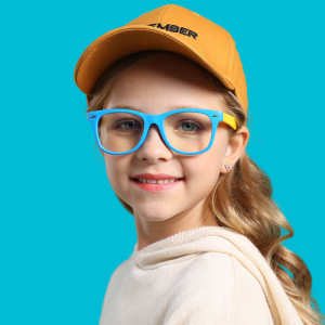 แว่นกรองแสงเด็ก แถมฟรีกล่องแว่นน่ารัก‼️ เลนซ์แท้เกรดห้าง แว่นตากรองแสงสีฟ้าเด็ก แว่นตากันแสงสีฟ้าเด็ก แว่นถนอมสายตาเด็ก