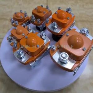 รีเลย์โซลินอยด์ ZJ200D ZJ200 12V 24V 36V 48V 72V 80V 200A ไม่มีคอนแทคเตอร์ สำหรับรถคาราวานและรถกอล์ฟ 200 แอมป์ 12 24 36 48 72 80 โวลต์