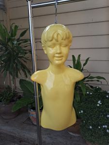 หุ่นแขวนเด็กแบบมีหน้า K009 สำหรับตู้เสื้อผ้า ดีไซน์หรูหรา