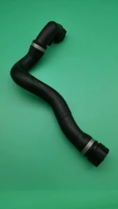 ท่อหม้อน้ำ PCH001121 เหมาะสำหรับระบบระบายความร้อนของ Range Rover L322 เพื่อลดอุณหภูมิ ท่อถังน้ำ ท่อรถยนต์