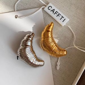 EIJINGY ซิลเวอร์ โบรชัวร์ครัวซองต์ โลหะผสม วินเทจ หมุดเสื้อผ้าโลหะ แฟชั่น ของตกแต่งเครื่องประดับ โบรช์ทอง สาวๆ