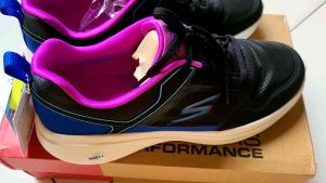 GIÀY SNEAKER THỂ THAO NỮ ĐI CHƠI ĐI HỌC ĐI LÀM.. GO RUN PERFORMANCE GIẶT MÁY ĐƯỢC SIZE 39( Miễn trả lại do đổi ý hay không mang vừa)