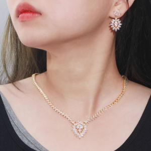 Sepj ชุดเครื่องประดับต่างหูชุบทองสุดชิคพร้อมจี้สร้อยคอคริสตัลรูปดอกไม้ประดับเพทายทรงลูกบาศก์แวววาวสําหรับงานปาร์ตี้ SJ249