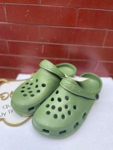 Giày sục đi mưa chất liệu nhựa Eva siêu nhẹ màu xanh rêu