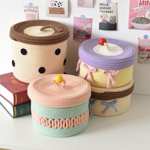 SDG ด้ายคอตตอน ตะกร้าผ้าคอตตอนทอน่ารัก สีมาการอง วางซ้อนกันได้ กล่องเก็บของแบบตั้งโต๊ะ INS แข็งแรงทนทาน ที่จับด้านบน ที่จัดเก็บของกระจุกกระจิก ขนมอบ