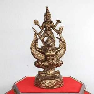 พระนารายณ์ทรงครุฑ 🧲🙏 -- เนื้อมวลสารแร่เหล็กน้ำพี้แท้ (องค์หล่อตัน)
