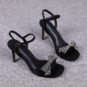 《1206》Huilm รองเท้าส้นสูงผู้หญิง ส้นสูง 2 นิ้ว 2024 ฤดูร้อนใหม่ สไตล์อารมณ์ ประดับเพชร รองเท้าแฟชั่นโบว์ รองเท้าปาร์ตี้ รองเท้าทำงาน รองเท้าแตะผู้หญิง