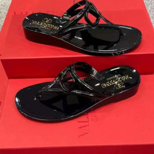 V รองเท้าแตะสำหรับผู้หญิง 24 รองเท้าแตะสองทางสไตล์ยุโรปและอเมริกาที่ทันสมัยสำหรับใช้ในบ้านและนอกบ้าน slippers[ จัดส่งฟรี ]