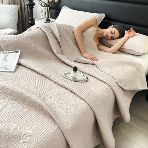 Air conditioning blanket small multifunctional lunch break