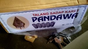 SATU DUS TALANG SADAP KARET ATAU TALANG GETAH TERDIRI DARI 100 IKAT DAN SATU IKAT 30 PCS / TOTAL 3000 PCS