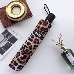 ร่มแฟชั่นผู้หญิงลายเสือดาว ร่มยาวมือจับ ร่มฝนผู้หญิงเดินทาง ร่มพับอัตโนมัติ 8 ซี่